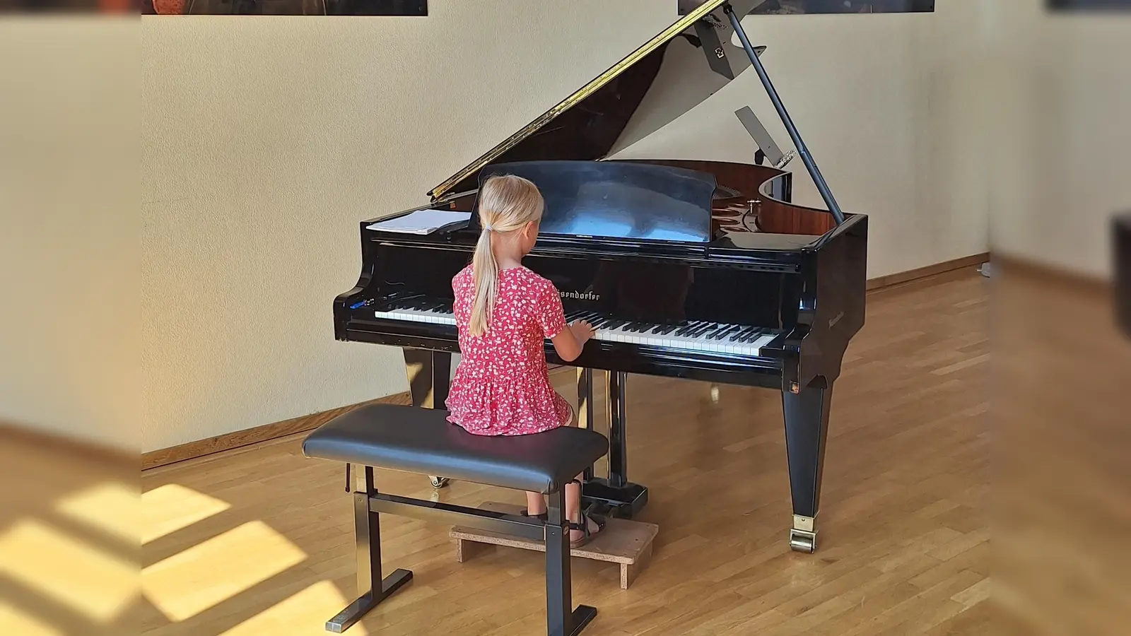 Marie freut sich auf ihren nächsten Auftritt bei den Musikalischen Momenten der Musikschule Höxter. (Foto: Musikschule/Stadt Höxter)