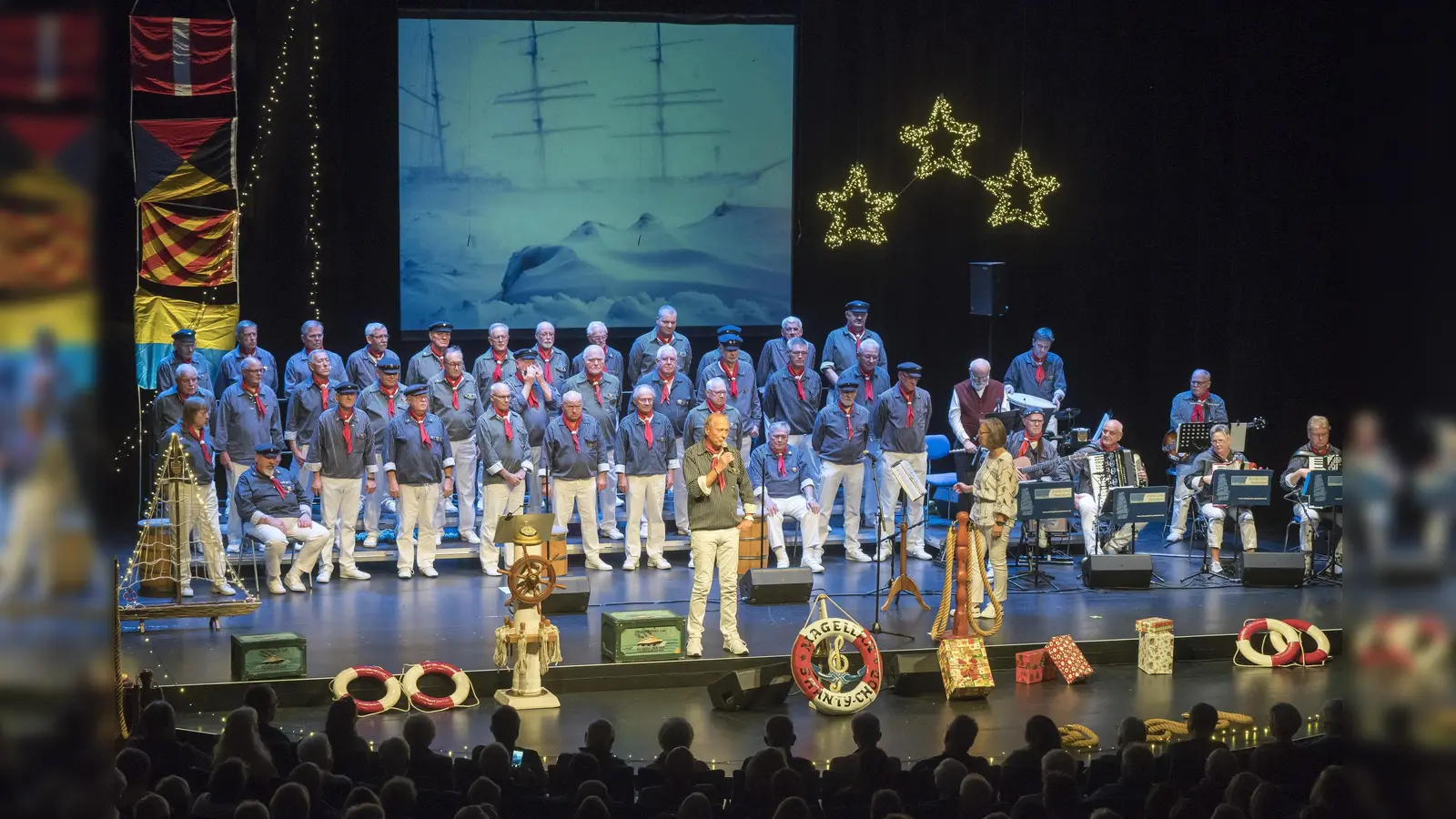 Der „Magellan Shanty Chor” Paderborn mit dem Programm „Weihnachtszeit auf den Meeren“ ist in Beverungen zu Gast. (Foto: W. Henke)