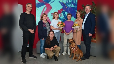 V.l.: Joachim Herrmann, Kathrin Herbeck, Alexandra Mau, Dr. Anja Horn, Marion Voss, Reinhard Nowak und Kathrin Lindner (sitzend). (Foto: Alexander Käberich)