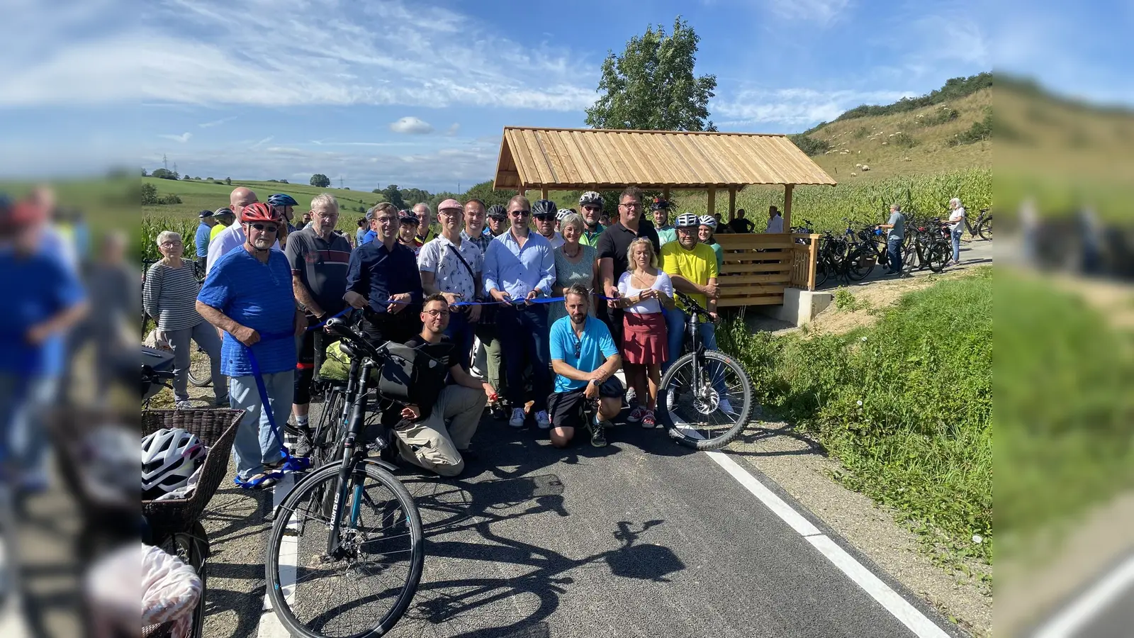 Einweihung des neuen Radwegs zweischen Dalheim und Herlinghausen. (Foto: Stadt Warburg)