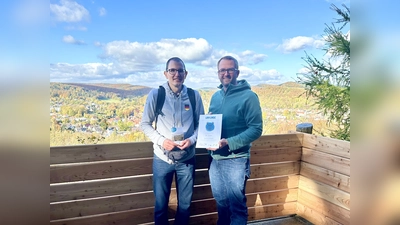 Erste Auszeichnung des „Wilden Hirschen“ (v.l.): Jens Schmecht und Manuel Liebig (SVR). (Foto: SVR)