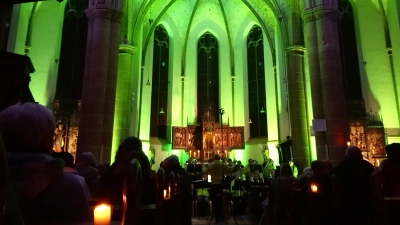 Das Nachwuchsorchester der Stadtkapelle unter der Leitung von Martin Rieckmann sorgte mit seiner Musik für einen eindrucksvollen Abend. (Foto: Doris Dietrich)