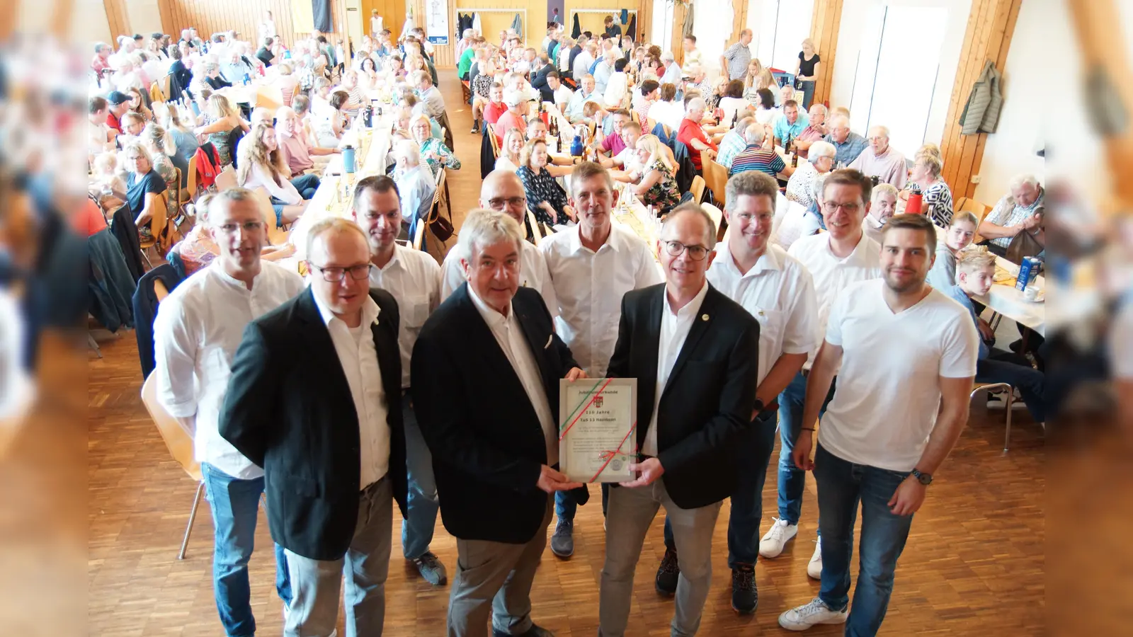 Hinten: Thomas Güthoff (GF), Marc Frischemeier, Thomas Frewer (Kassierer), Rainer Müller, Frank Groppe, Daniel Frischemeier (Jugend), Sören Büse, (vorn) Kai Güthoff (2. Vors.), Bürgermeister Hermann Temme und Alexander Frewer (1. Vors.). (Foto: privat)