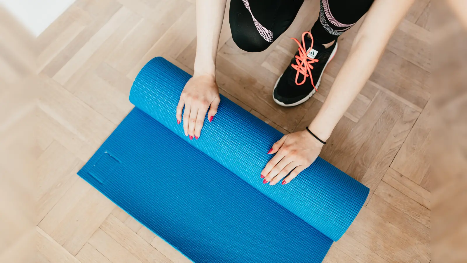 Oft braucht es nur eine Gymnastikmatte für effektives Beckenbodentraining. (Foto: pexels)