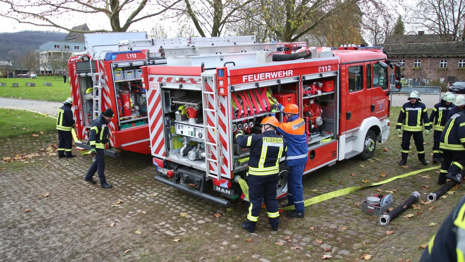 Erste Übungen an der Weser mit verschiedensten Strahlrohren (Foto: Alexander Bönning)