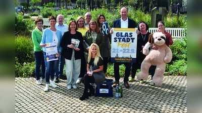 Organisatoren, Akteure und Sponsoren des Glasstadtfestes 2024 freuen sich auf zahlreiche Besucher und ein buntes Programm (Foto: privat)