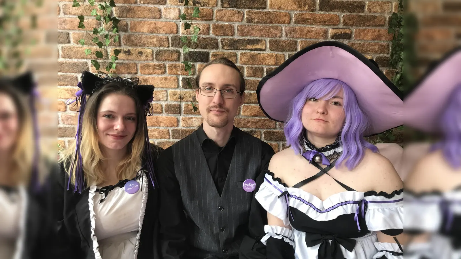 Rica, Helge und Evo sorgen gemeinsam mit anderen für das leibliche Wohl im Maid-Café. (Foto: Stadt Höxter)