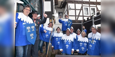 Angriff der Narren auf das Beverunger Rathaus (Foto: Barbara Siebrecht)