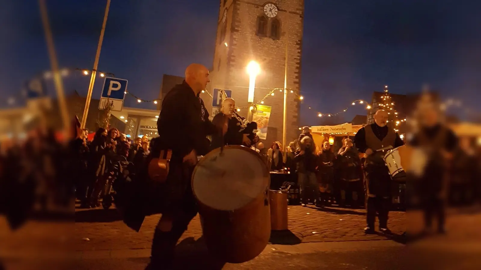 Bei mittelalterlicher Musik kommt eine ganz besondere Weihnachtsmarkt-Atmosphäre auf. (Foto: privat)