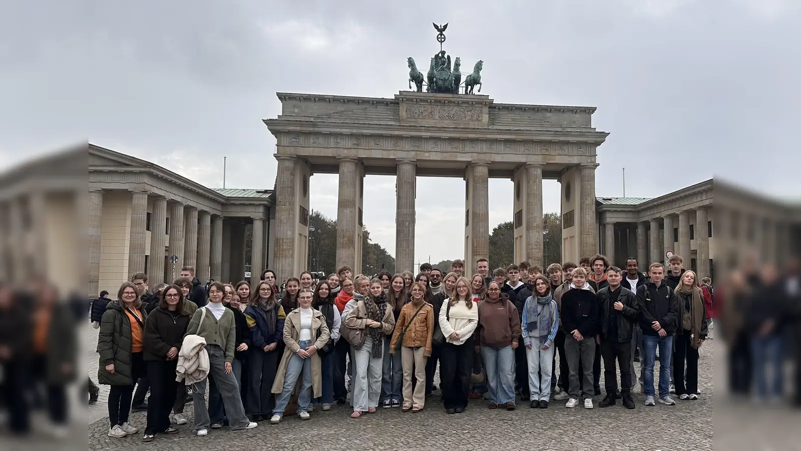 Vor dem Brandenburger Tor. (Foto: privat)