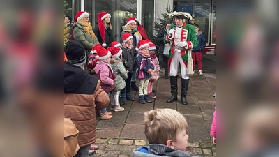 Zur Adventsstimmung gehört in dieser Stadt auch der Baron von Münchhausen. (Foto: Münchhausenstadt Bodenwerder)