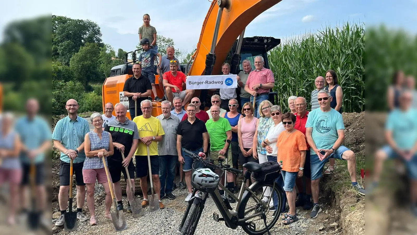 Die Initiatoren des Radwegs zusammen mit Bürgerinnen und Bürgern aus Bosseborn und Ovenhausen. (Foto: privat)