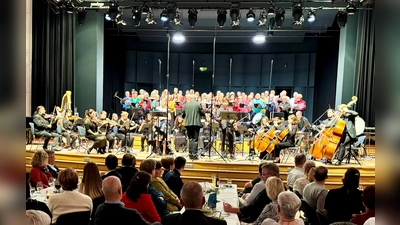 Projektchor und Orchester  (Foto:  Holger Eilers)