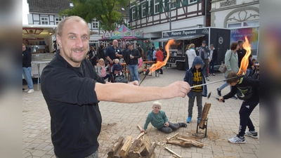 Ein starkes Programm lockte die Menschen am Wochenende zum Michaelismarkt nach Brakel. (Foto: Marc Otto)