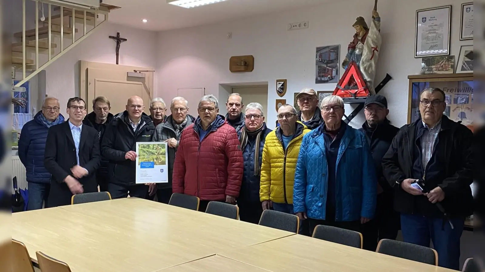 Dritter Platz: Die Rentner-AG Welda baute im Einsatz für Flora und Fauna unter anderem neue Vogelnistkästen und Ansitzstangen für Greifvögel, außerdem erhielt das Stauwehr im Hörler Bach zur besseren Regulierung des Mühlgrabens ein Gestell, durch das sich die Wasserzufuhr zum Mühlrad der Alten Mühle und den Teichen des örtlichen Anglervereins nun stufenlos regulieren lässt. (Foto: Stadt Warburg )