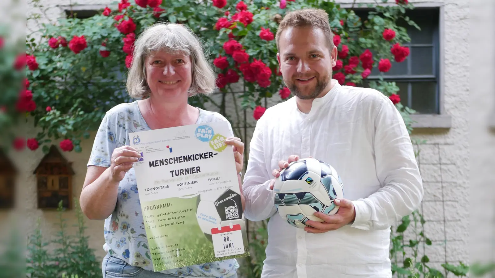 Birgit Lohr (kath.) und Pfr. Tim Wendorff (ev.) freuen sich auf Spiel, Spaß und Fair Play. (Foto: privat)