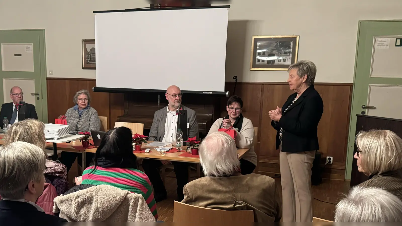 V.l.: Dr. Enno Bialas, Rita Harre vom Hospiz Stadtoldendorf, Michael Pfeil, Diana Schwanneke (Hospizverein Holzminden). (Foto: privat)