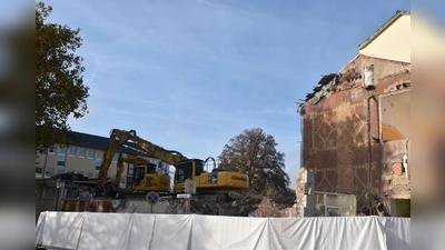 Blick auf die Baustelle und das Übergangsquartier der 1. Klassen. (Foto: Barbara Siebrecht)