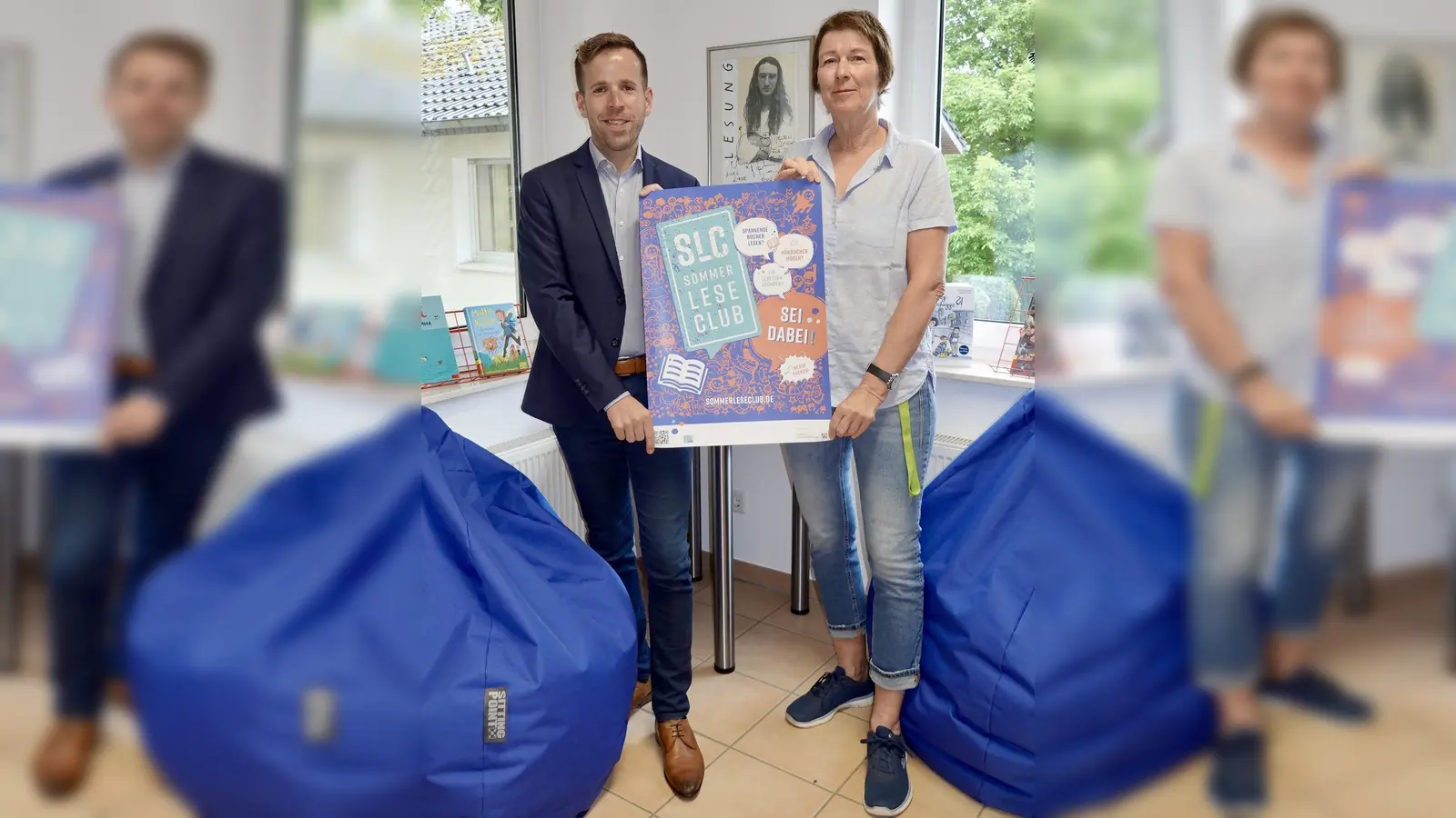 Philipp Driehorst (VerbundVolksbank OWL) und Beate Menge (Bücherei Beverungen) laden zum Mitmachen beim SLC 2024 ein.  (Foto: privat)