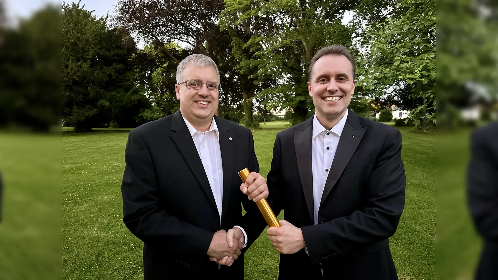 Simon van Zoest (r.) übergab seine Präsidentschaft an Dennis Gerland. (Foto: Lions Club)