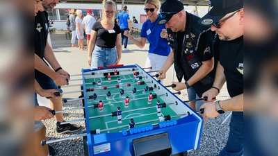 Mit viel Spaß am Kicker. (Foto: privat)