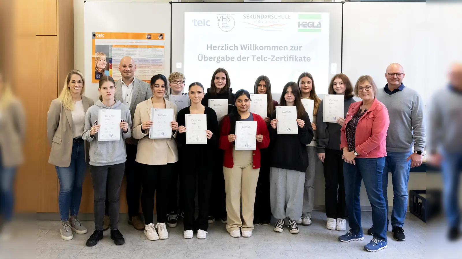 Zehn Schülerinnen und Schüler wurden für besondere Englischkenntnisse ausgezeichnet. (Foto: Sekundarschule Dreiländereck)