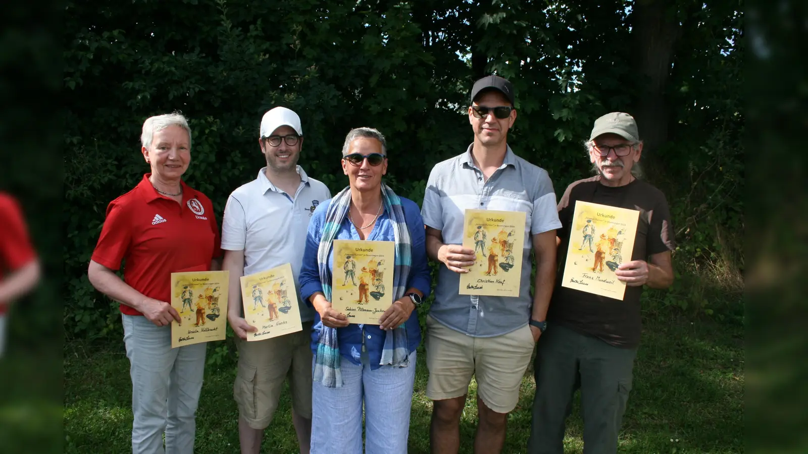 Die fünf Erstplatzierten im Beverunger Super-mêlée-Turnier (v.l.): Ursula Vollbracht (3. Platz), Martin Goerke (5. Platz), Sabine Pillmann-Junker (2. Platz), Christian Kauf (1. Platz) und Franz Mundweil (4. Platz). (Foto: Winfried Gawandtka)