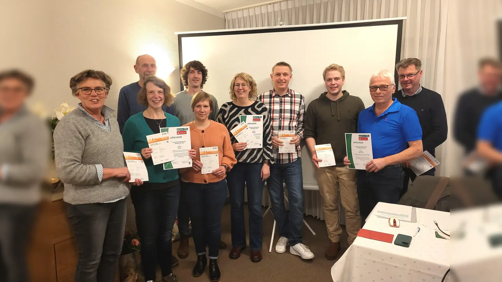 Stephanie Hartmann, Elmar Besse, Carina Mann, Noah Böker, Sabrina Kohlandt, Michaela Siewers, Holger Dierkes, Elias Böker, Burkhard Suermann, und Andreas Hartmann (Foto: Turnverein Dalhausen)