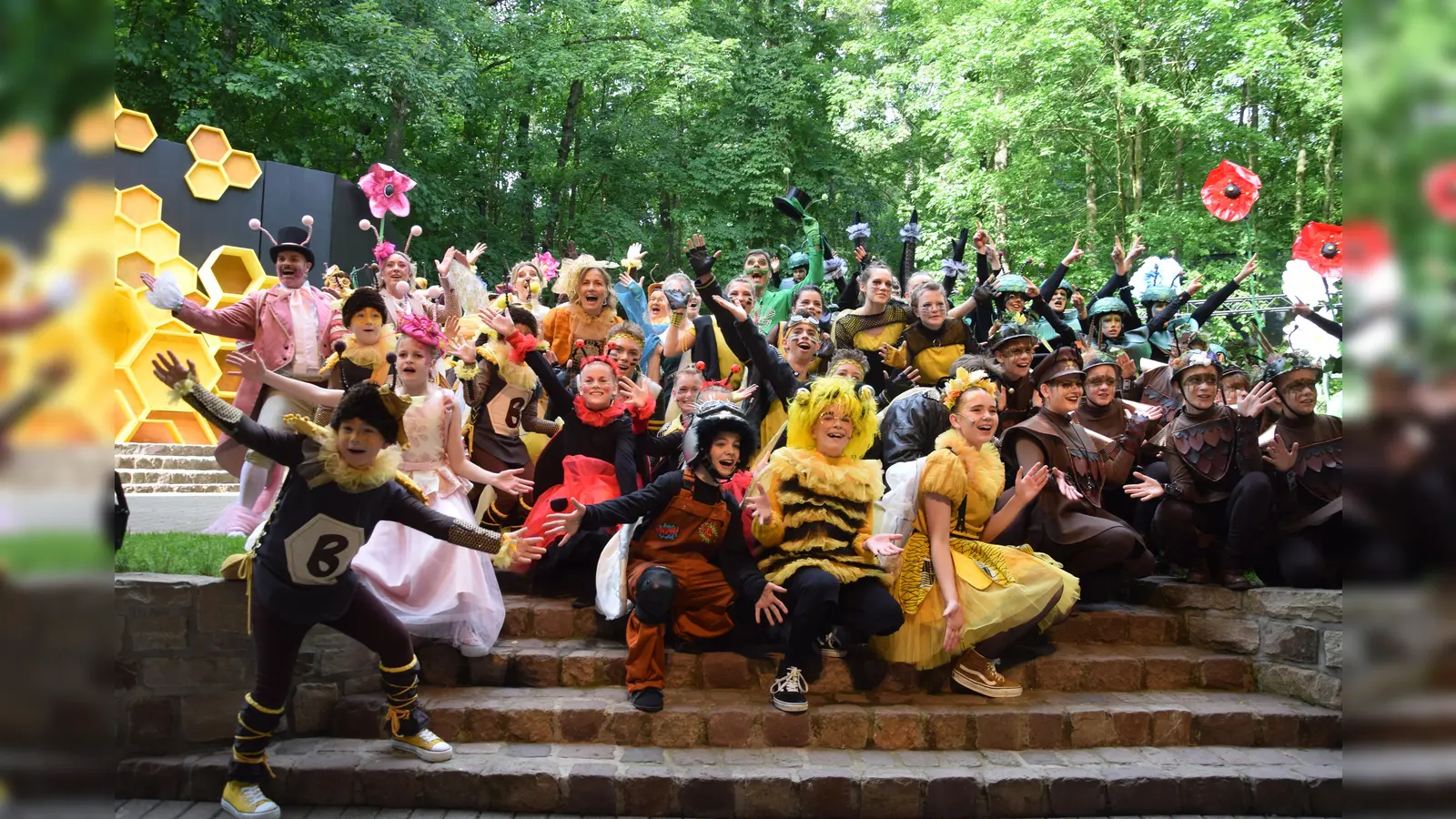 Das Insekten-Ensemble der Freilichtbühne Bökendorf feiert Premiere. (Foto: Marc Otto)