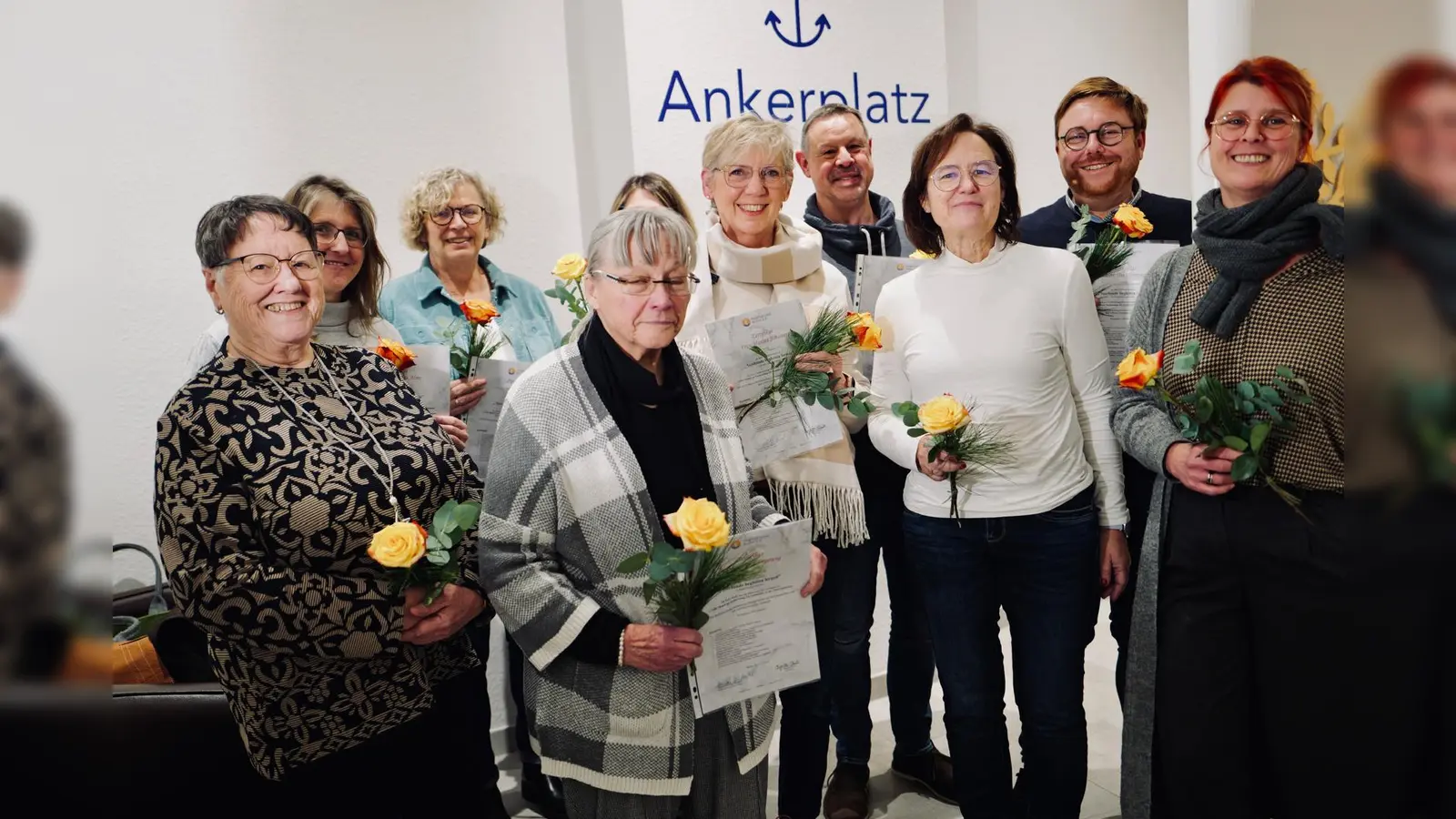 V.l.: Brigitte Stute (Kursleitung), Alexander Alme, Hildegard Berbüsse, Iris Roggenbruck, Monika Depeweg, Marlies Schuster, Thomas Meier, Susanne Michels, Tim Hornung und Daniela Nowak-Henkel (Vorsitzende der Hospizgruppe Brakel e.V.). (Foto: privat)