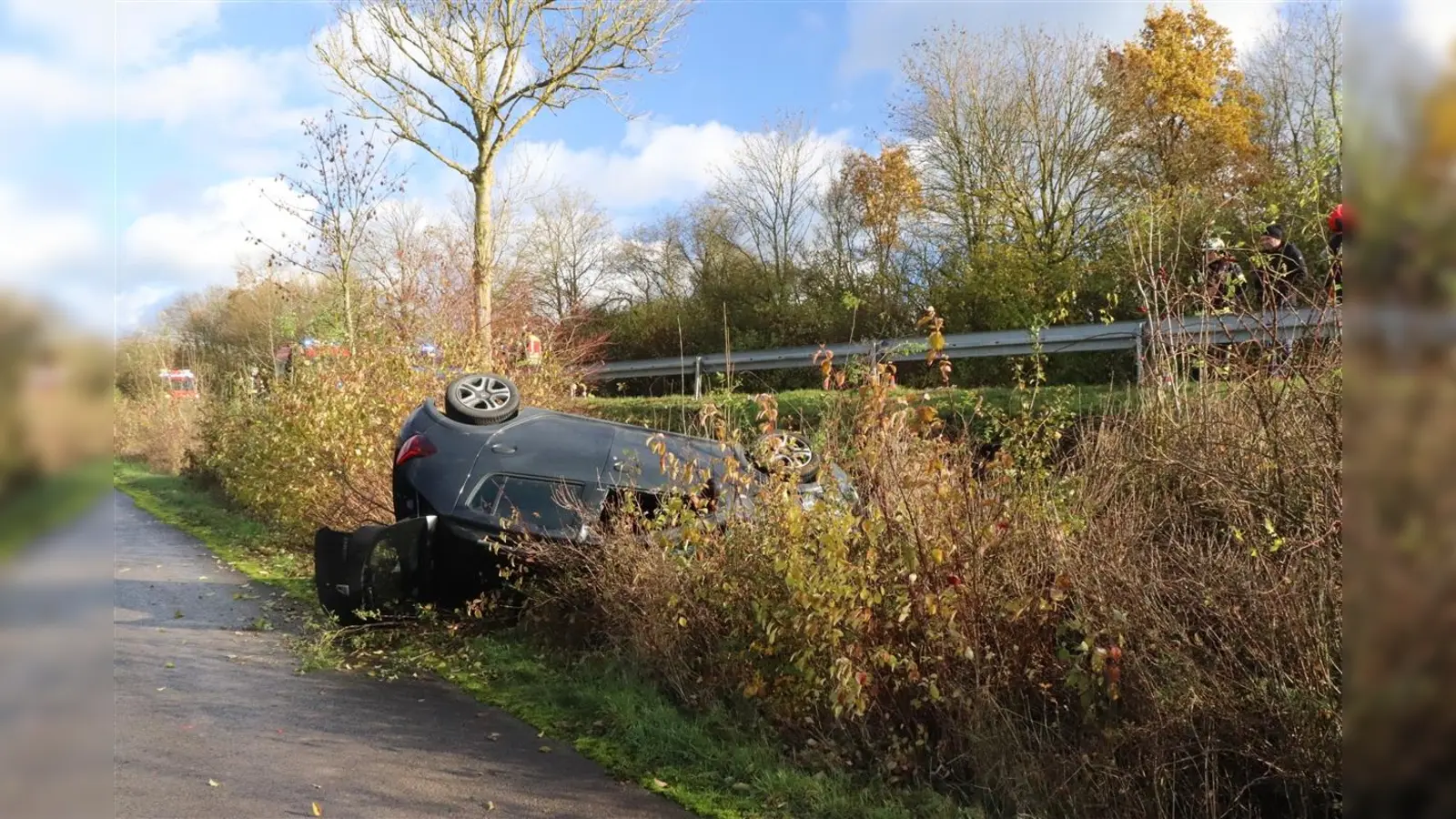 Der Pkw kam von der Straße ab. (Foto: Kreispolizeibehörde Höxter)